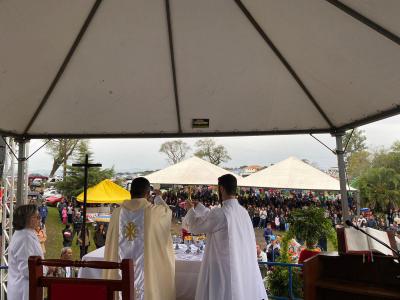 Missa em louvor ao Bom Jesus em Campo Mendes teve o PÃ¡roco SebastiÃ£o presidindo com liturgia da RÃ¡dio Campo Aberto